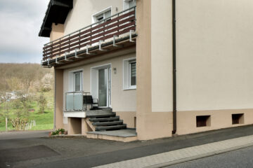 Die „linke-Haus-Möglichkeit“ an der Hauptstraße 3 in Mackenrodt mit 2 Garagen und Gartenfläche, 55758 Mackenrodt, Einfamilienhaus
