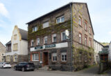 Die Enkircher Bahnhofstraße 6 ist Gastro-Mekka für Hochzeiten, Karneval und Bruchstein-Liebhaber - F64_8618