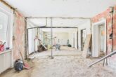 In Tünsdorf steht ein Haus. Man kann daraus 1 bis 4 Wohnungen machen.– TEXT IN LEICHTER SPRACHE - 66693 Tünsdorf – Im Brühl 1 - UG