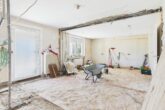 In Tünsdorf steht ein Haus. Man kann daraus 1 bis 4 Wohnungen machen.– TEXT IN LEICHTER SPRACHE - 66693 Tünsdorf – Im Brühl 1 - UG