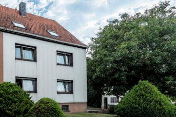 9.600 Quadratmeter lassen in Losheim an der Schachenstraße 12 und 14 Pferde wiehern, 66675 Losheim am See, Mehrfamilienhaus