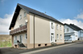 1 + 1 = 3 Möglichkeiten in Mackenrodt ein Doppel-Haus mit drei Garagen als sein Eigentum zu erwerben - Hauptstraße 3 – 55758 Mackenrodt