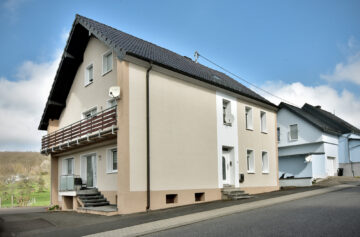 1 + 1 = 3 Möglichkeiten in Mackenrodt ein Doppel-Haus mit drei Garagen als sein Eigentum zu erwerben, 55758 Mackenrodt, Zweifamilienhaus