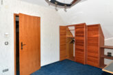 Haus in Zeltingen-Rachtig sucht neue Besitzer. – TEXT IN LEICHTER SPRACHE - Bahnhofstraße 2 – 54492 Rachtig