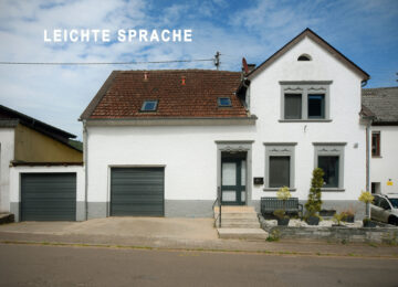 Haus mit Arbeits-Halle und viel Platz. Das Haus steht in Wadern-Wadrill.– TEXT IN LEICHTER SPRACHE, 66687 Wadern, Einfamilienhaus