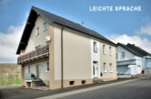 Ein Doppel·haus in Mackenrodt ist zu verkaufen. Das Haus hat 3 Garagen. – TEXT IN LEICHTER SPRACHE - Hauptstraße 3 – 55758 Mackenrodt - re