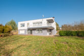 Privat ist privat – mit Blick auf die Hopfengärten im Bornweg 16 von Holsthum - 54668 Holsthum – Bornweg 16